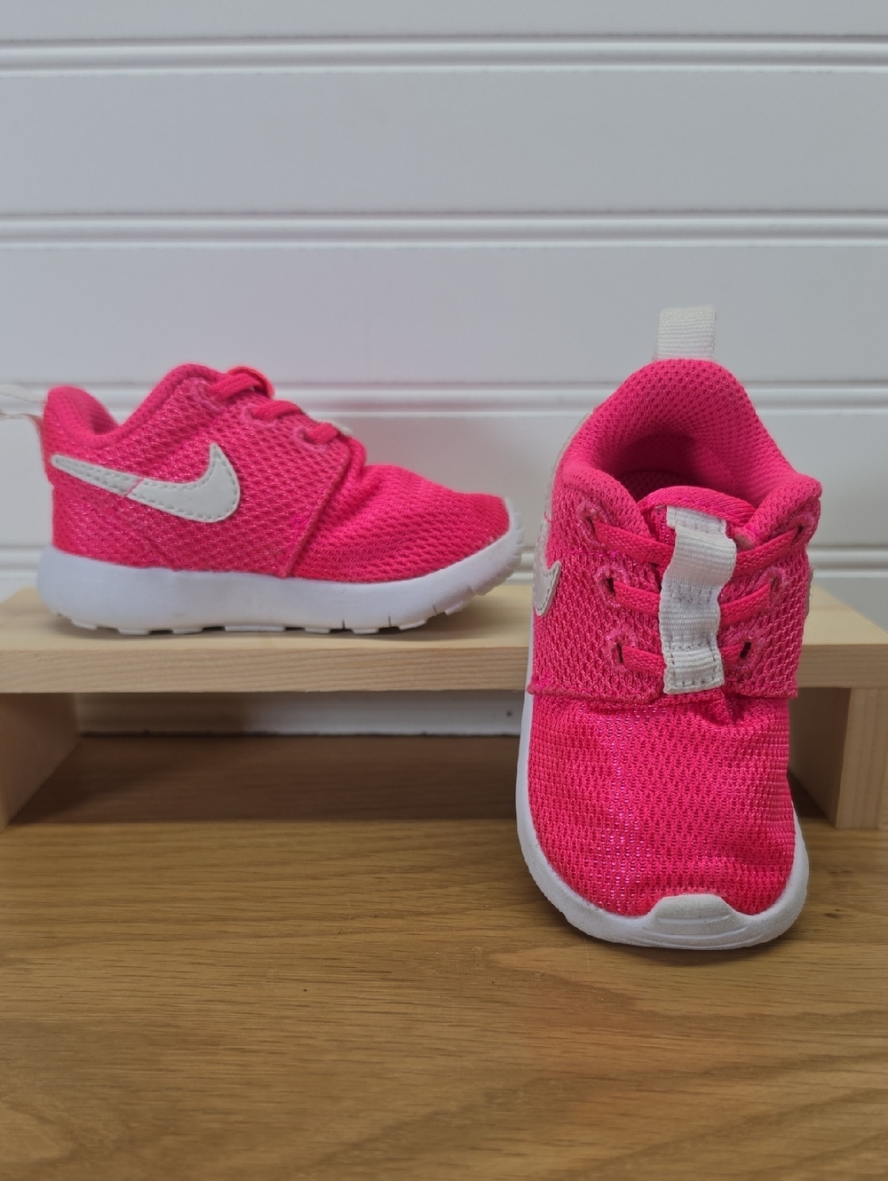 Nike Roshe One Infant Sneaker Hyper Pink Size 4C